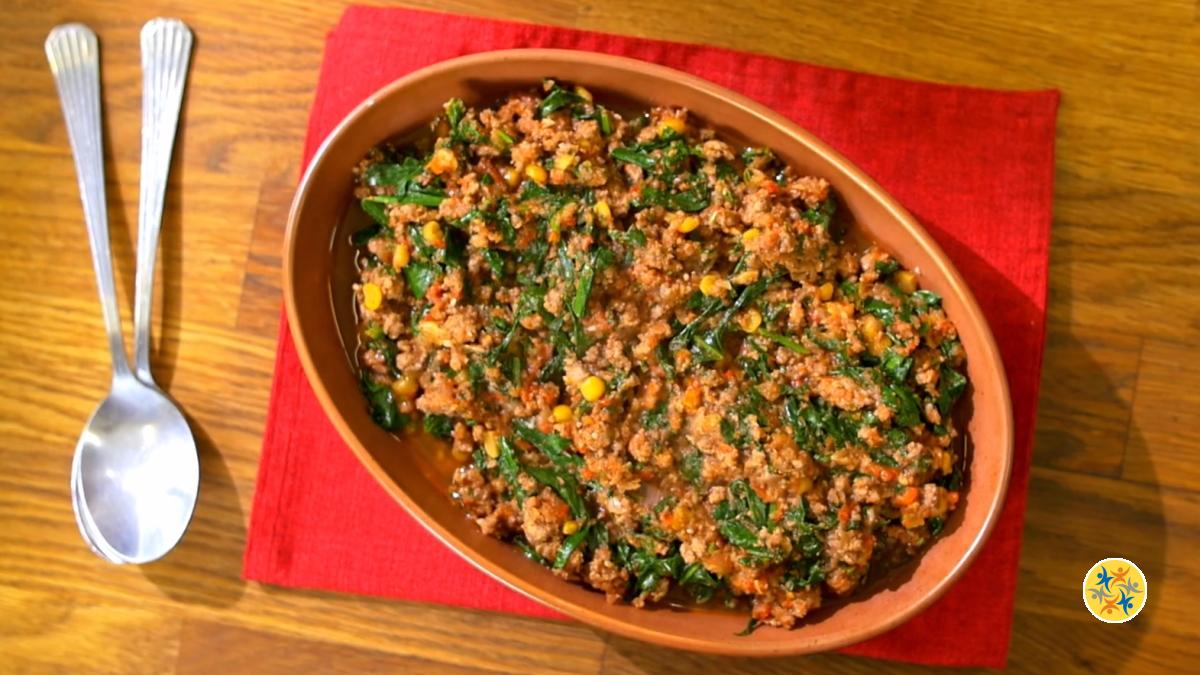 Les instructions pour faire des Épinards à la viande hachée