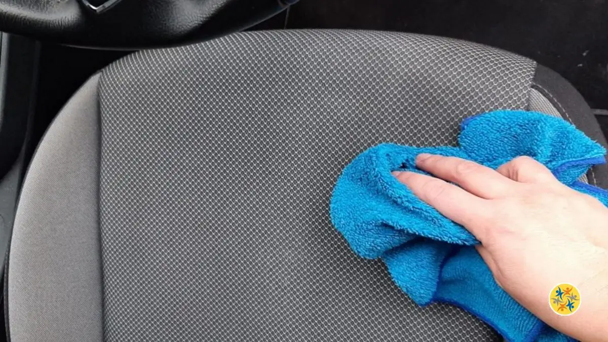 7 Astuces Efficaces pour Éliminer les Taches sur les Sièges de Voiture