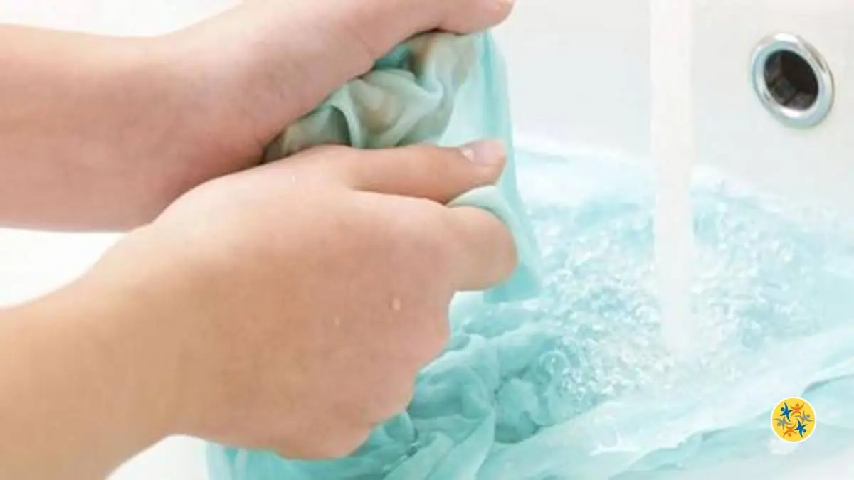 Enlever les Taches de Moisissures sur les Vêtements avec 5 Méthodes