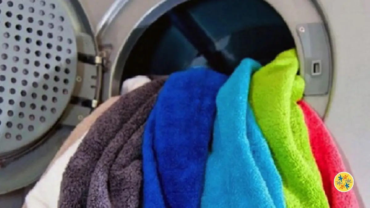 Стирка махровых полотенец. Вовремя менять полотенца и одежду. Стирка полотенец. Гель для стирки махровых полотенец. Полотенца в машинке мягкие.