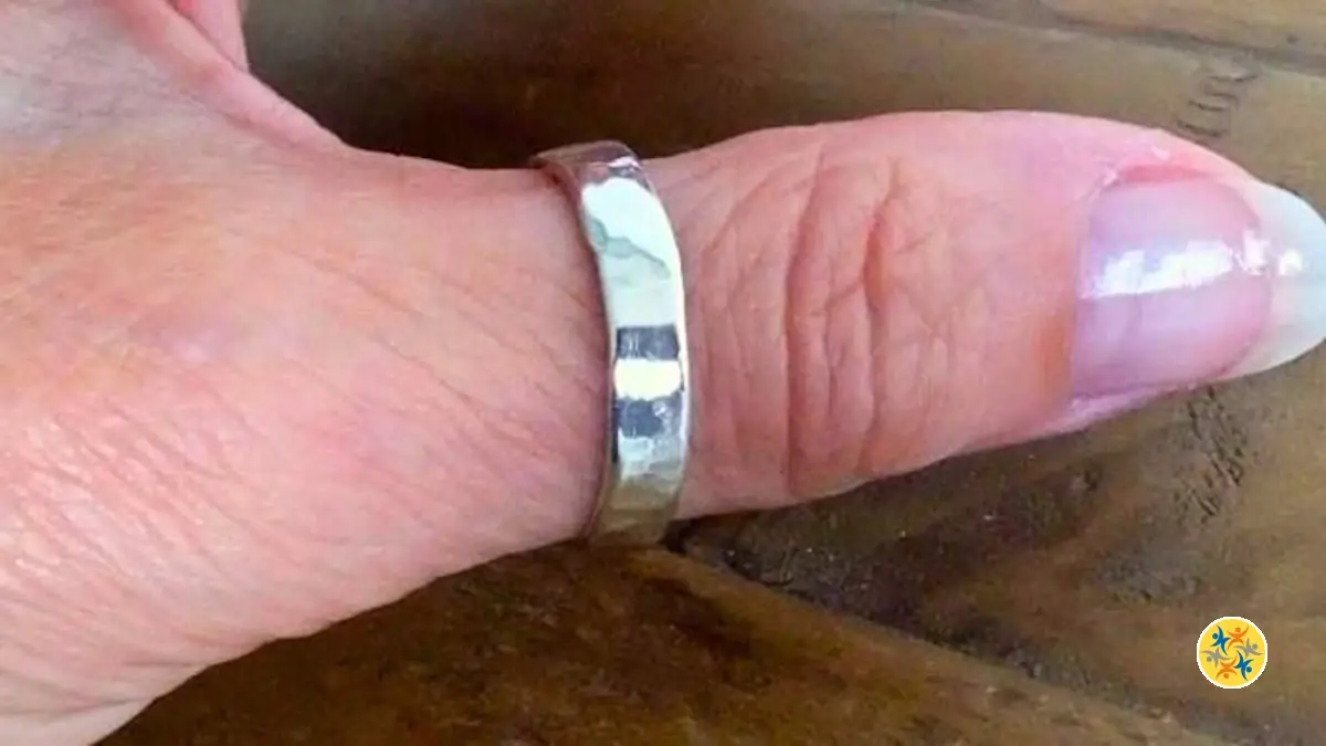 La Plupart des Gens Ne Savent Pas Ce que Signifie une Bague sur le Pouce