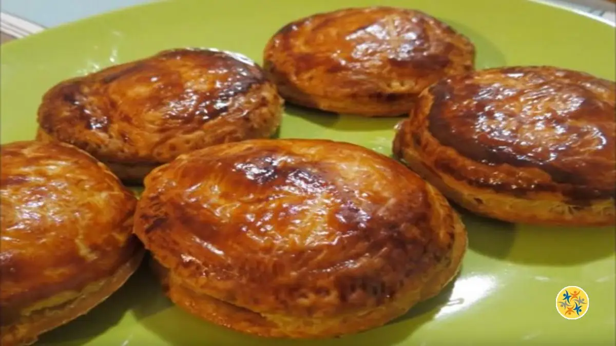 La Recette de Chausson au Foie Gras et Confit d’Oignon