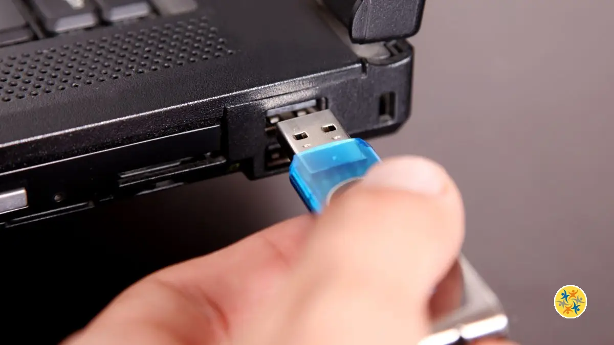 Pourquoi Ton USB Refuse De Rentrer Du Premier Coup ?