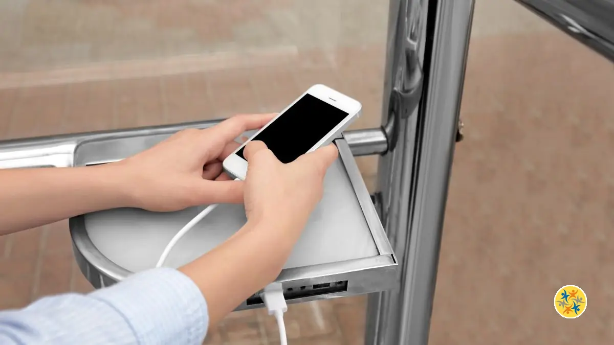 Pourquoi Éviter les Prises USB Publiques pour Recharger vos Appareils ?