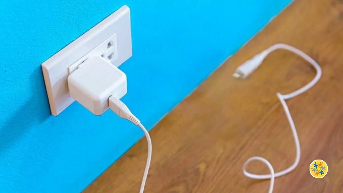 Laisser le Chargeur Branché à Vide Dangers et Risques