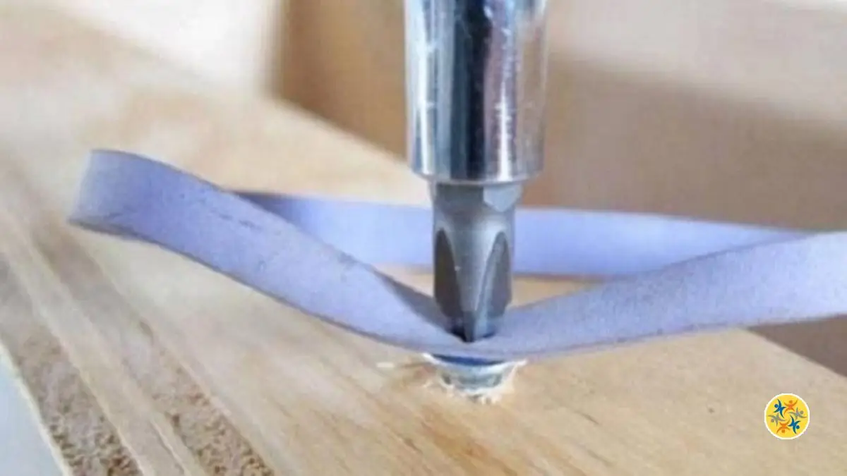 Dévisser une Vis à Tête Abîmée avec une Astuce Facile et Rapide