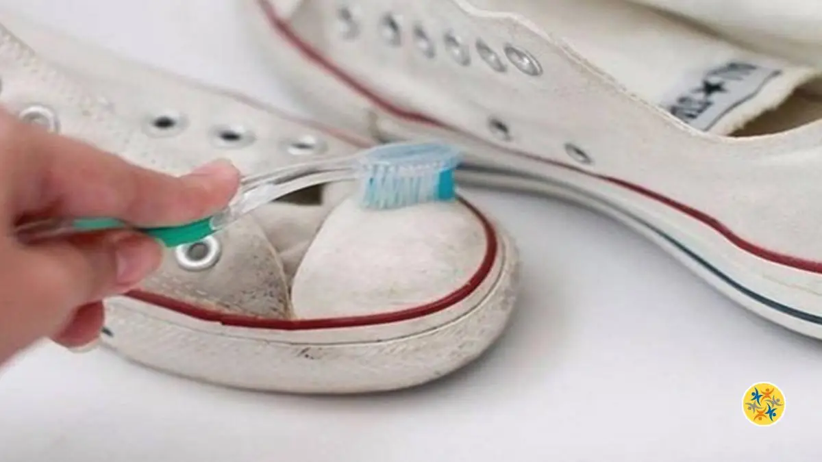 Nettoyez Vos Chaussures Blanches Avec 2 Astuces Infaillibles