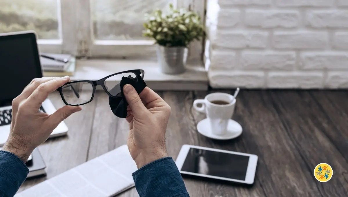 Nettoyez Vos Verres de Lunettes Facilement