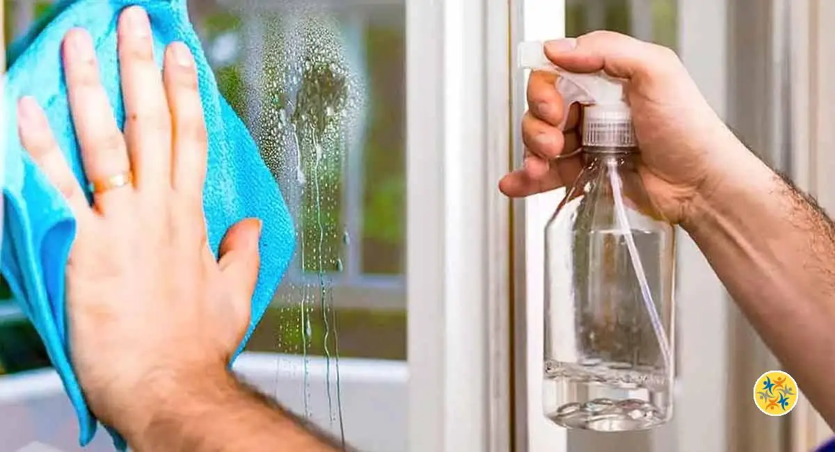L'astuce pour dégraisser les vitres avec le vinaigre blanc