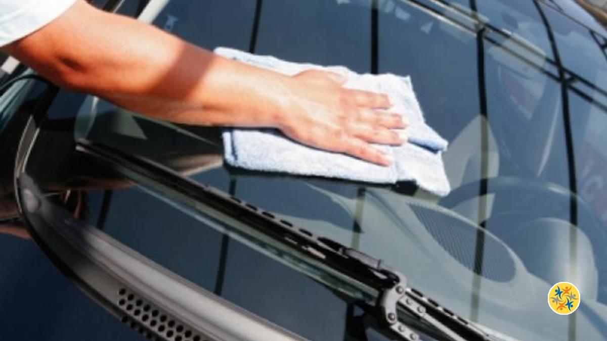 Comment Nettoyer les Vitres de la Voiture et les Laisser Propres à Zéro Traces