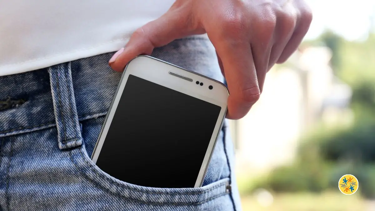 Ne Mettez Plus Votre Téléphone dans la Poche : Voici Pourquoi ?