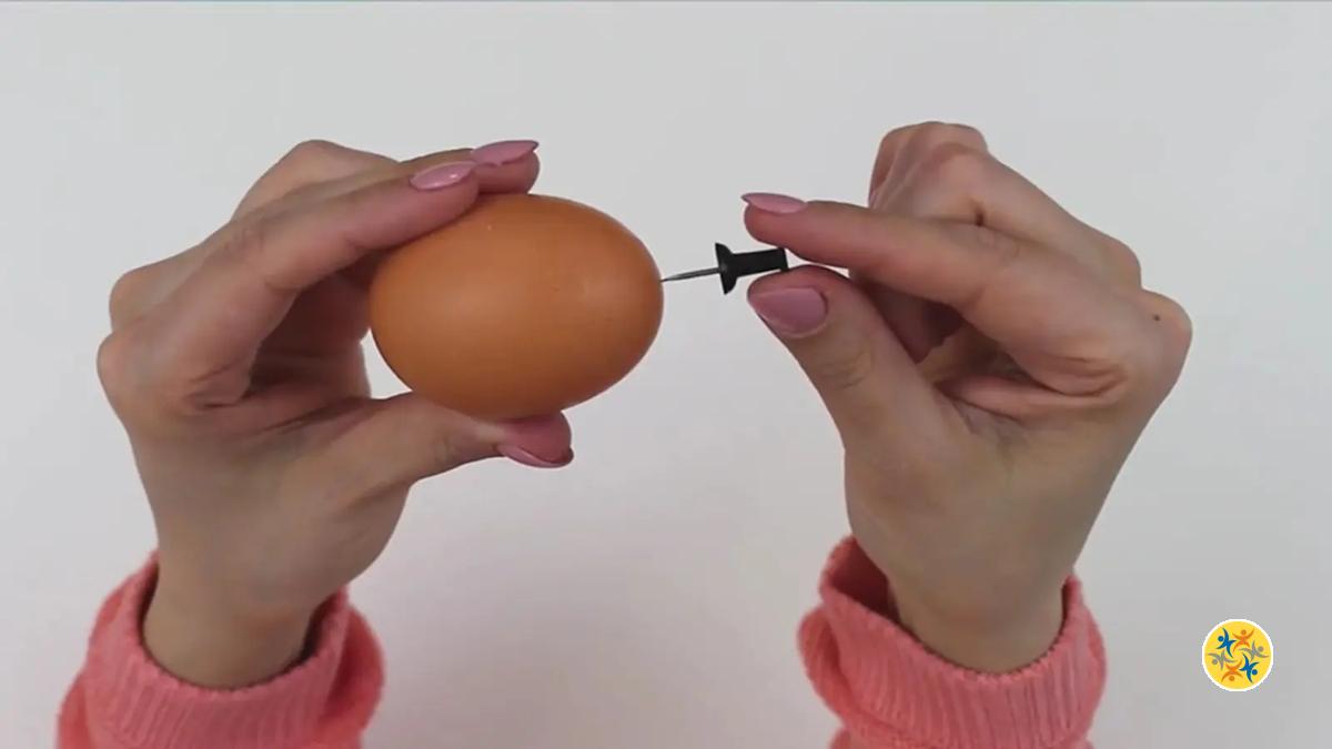 L'astuce pour préparer des œufs sans les fissurer
